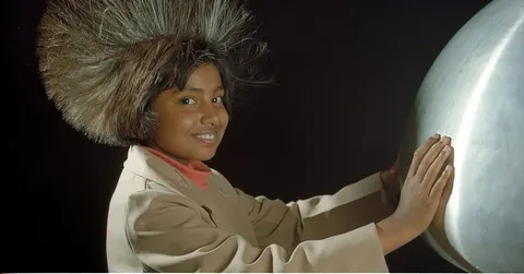 How does static electricity work? The tiny shock explained
